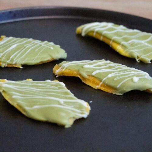Mango mit Matcha Schokolade überzogen Rezept
