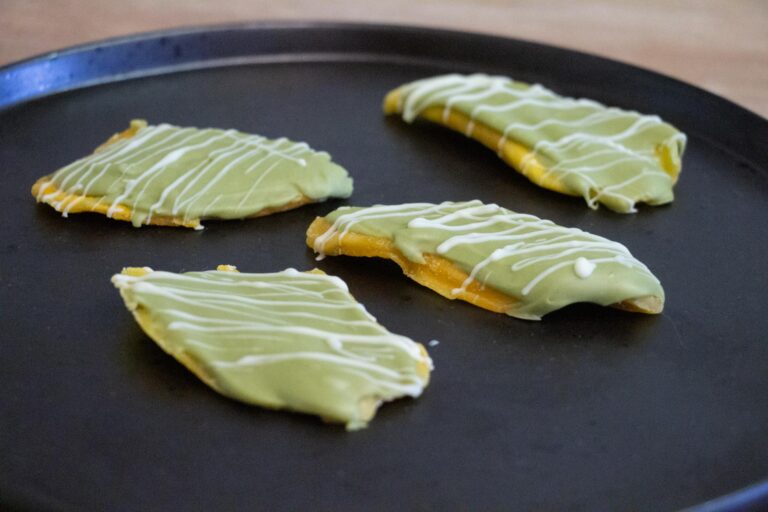 Mango mit Matcha Schokolade überzogen Rezept
